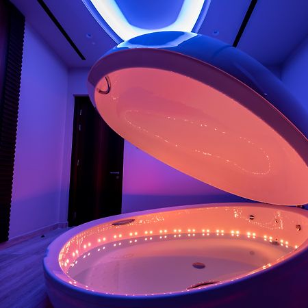 Adams Beach Hotel & Spa (Adults Only) Ayia Napa Esterno foto A floatation tank