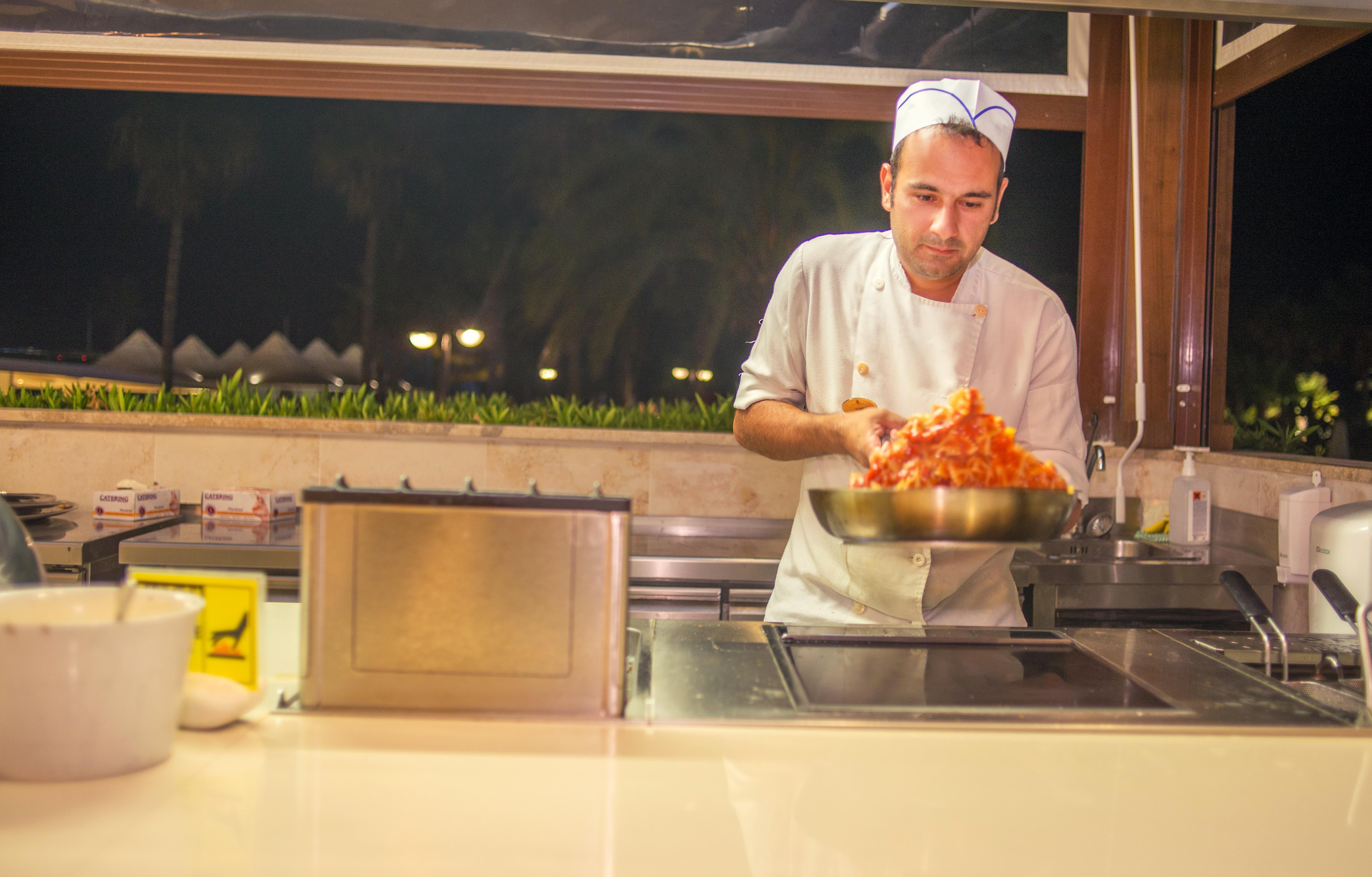 Adams Beach Hotel & Spa (Adults Only) Ayia Napa Esterno foto A chef cooking