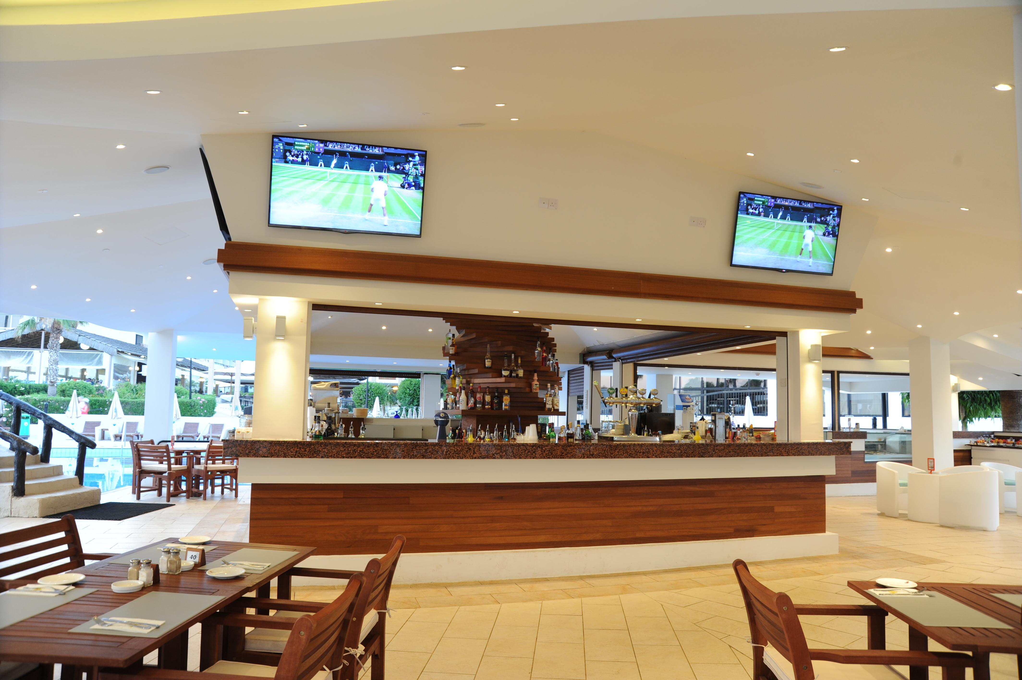 Adams Beach Hotel & Spa (Adults Only) Ayia Napa Esterno foto The bar at the clubhouse