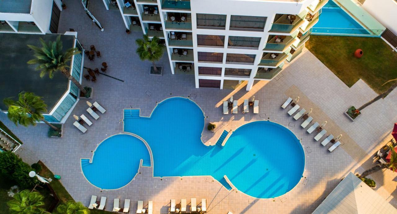 Adams Beach Hotel & Spa (Adults Only) Ayia Napa Esterno foto Aerial view of the pool at the hotel